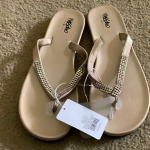 Ladies 8 Gold Sandal Mossimo 901214